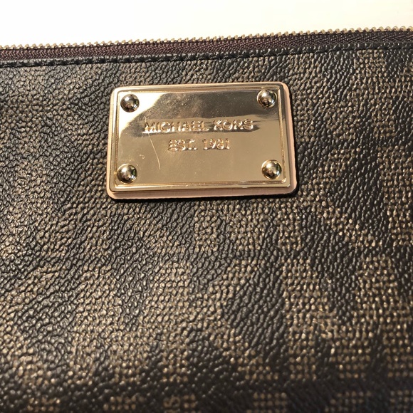 Michael Kors wristlet! - Picture 2 of 5